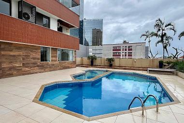 Conforto no coração de Itajaí: Apartamento de 190m2 á sua Espera