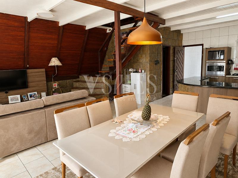 Chalet A-Frame | Madeira Nobre | Pronto para Morar | Excelente Localiza��o 1