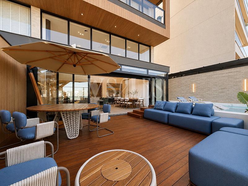 345 m� de �rea privativa em um exclusivo empreendimento boutique com apenas 20 unidades, totalmente mobiliado, equipado, climatizado e decorado. 1