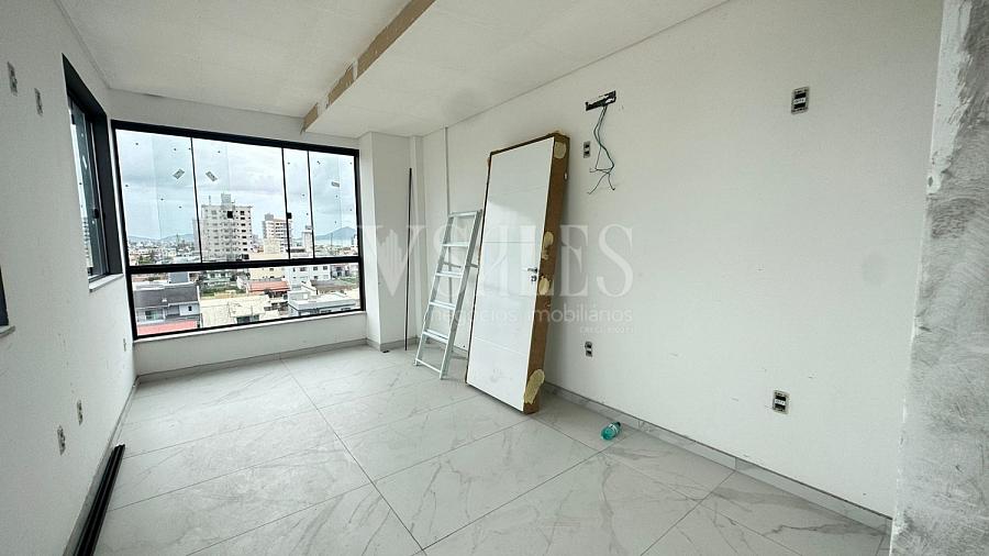 Linda Cobertura no Centro de Navegantes com Vista Panorâmica para o Mar   Poucos metros da praia — foto 6